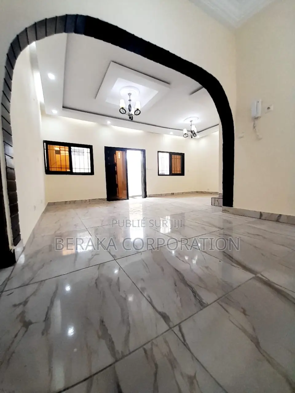 5chbre Duplex dans Beraka Corporation, Cocody à Louer