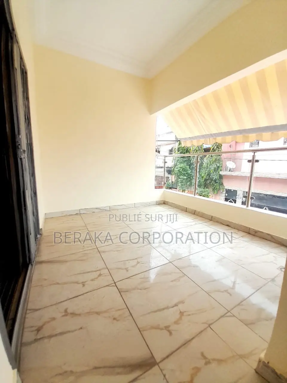 5chbre Duplex dans Beraka Corporation, Cocody à Louer