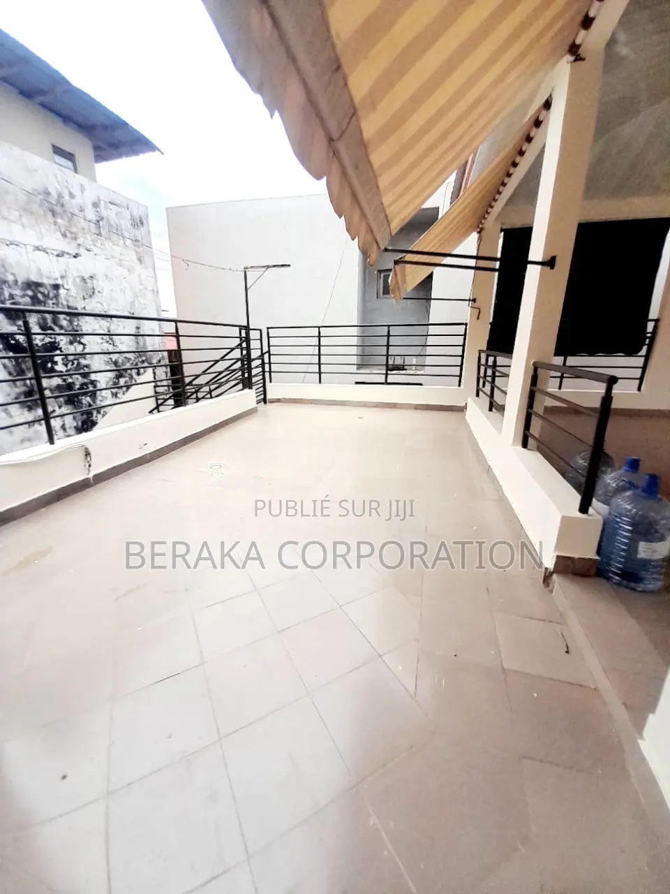 5chbre Duplex dans Beraka Corporation, Cocody à Louer