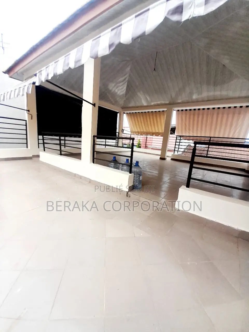 5chbre Duplex dans Beraka Corporation, Cocody à Louer