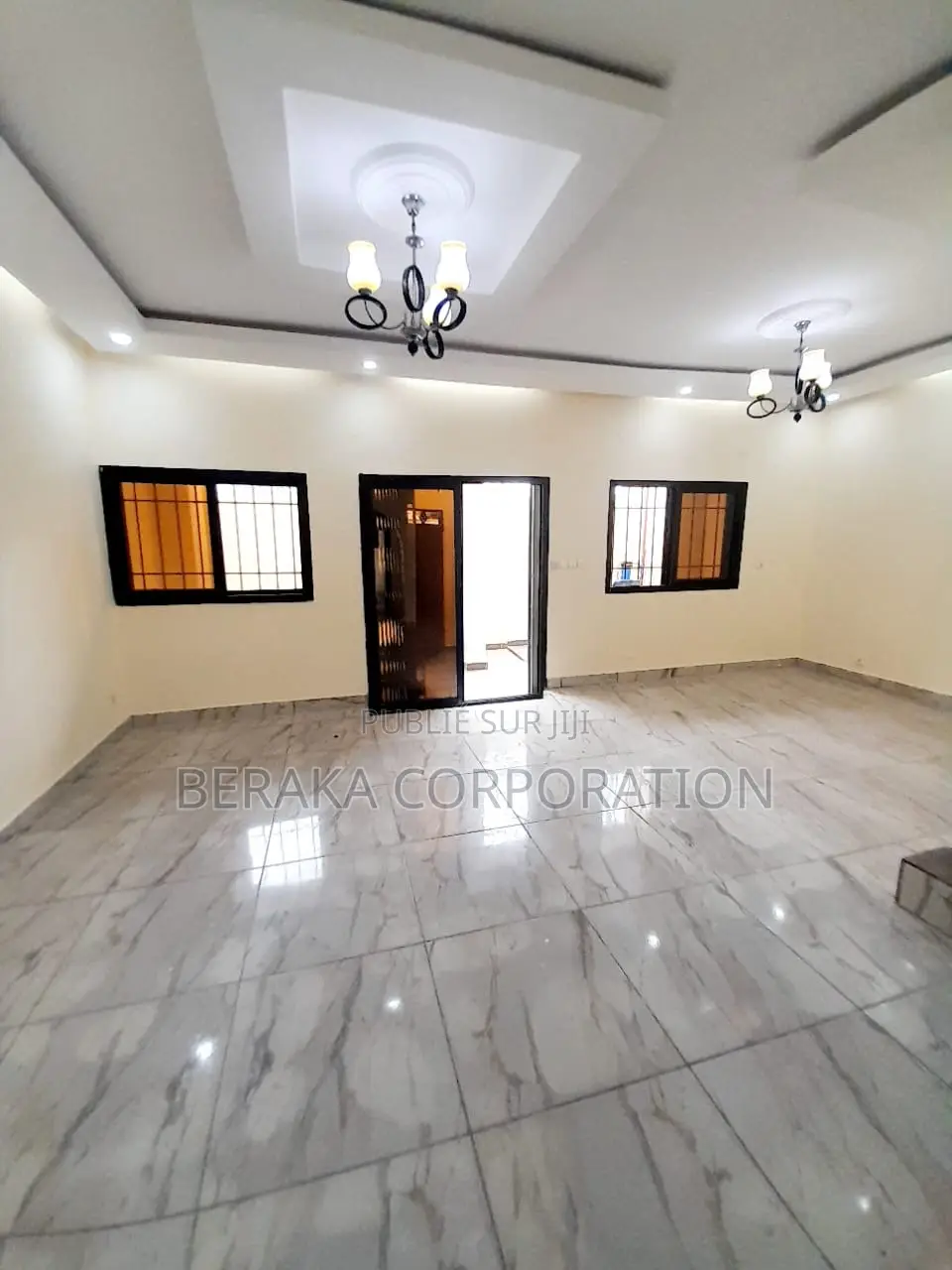 5chbre Duplex dans Beraka Corporation, Cocody à Louer