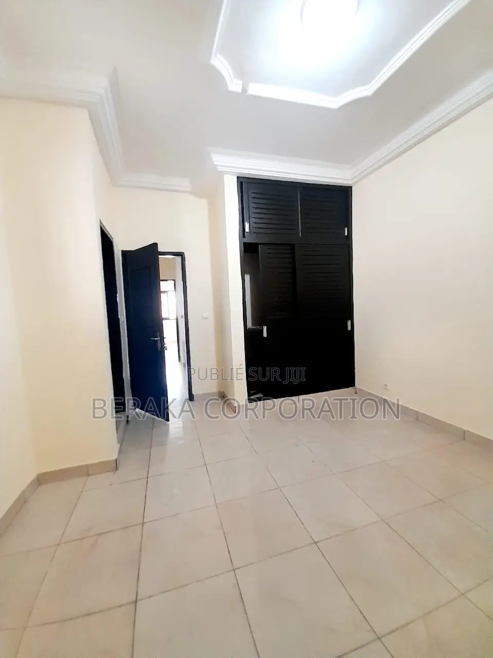 5chbre Duplex dans Beraka Corporation, Cocody à Louer
