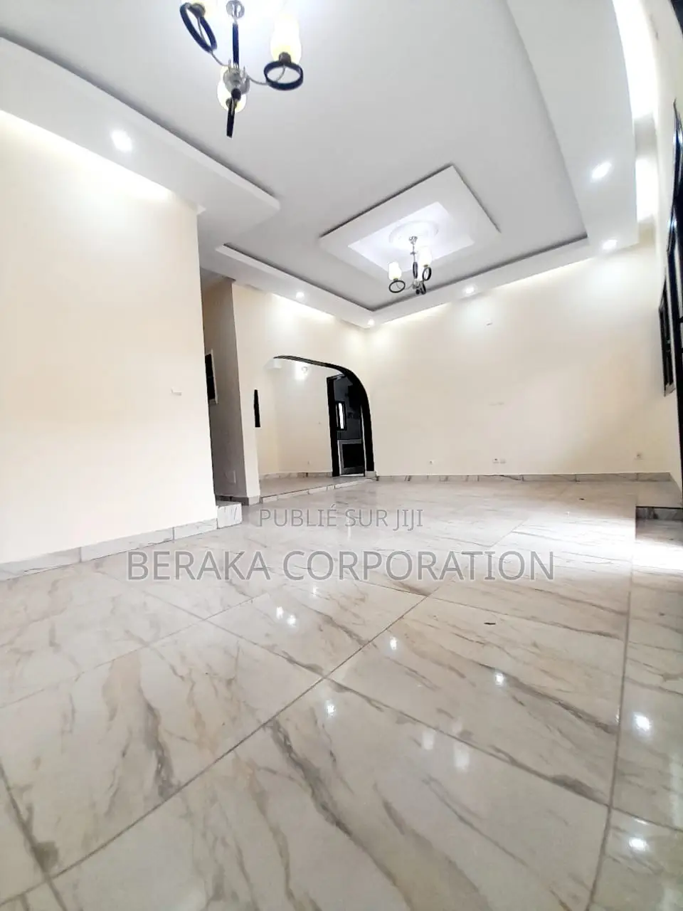 5chbre Duplex dans Beraka Corporation, Cocody à Louer