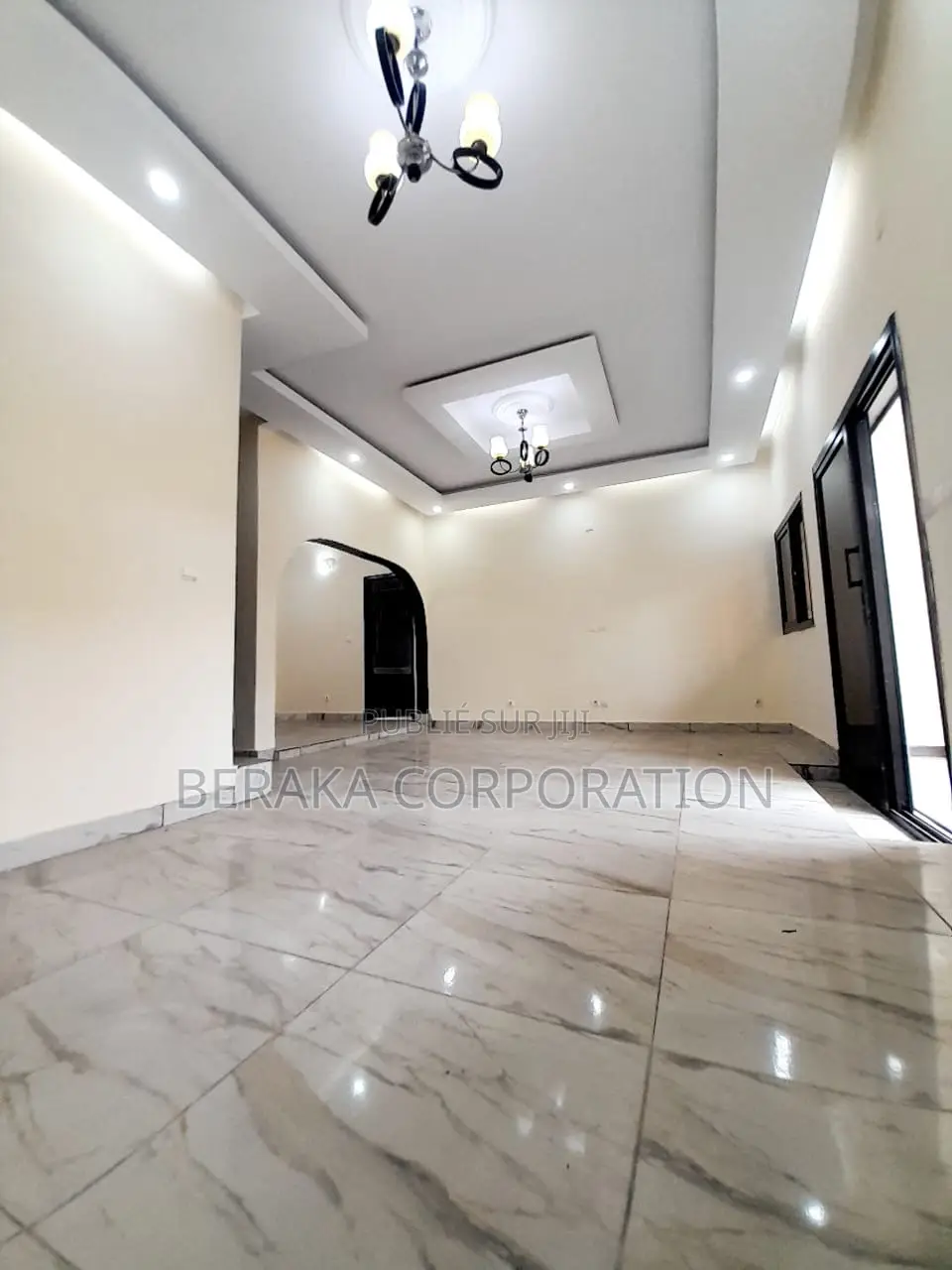 5chbre Duplex dans Beraka Corporation, Cocody à Louer