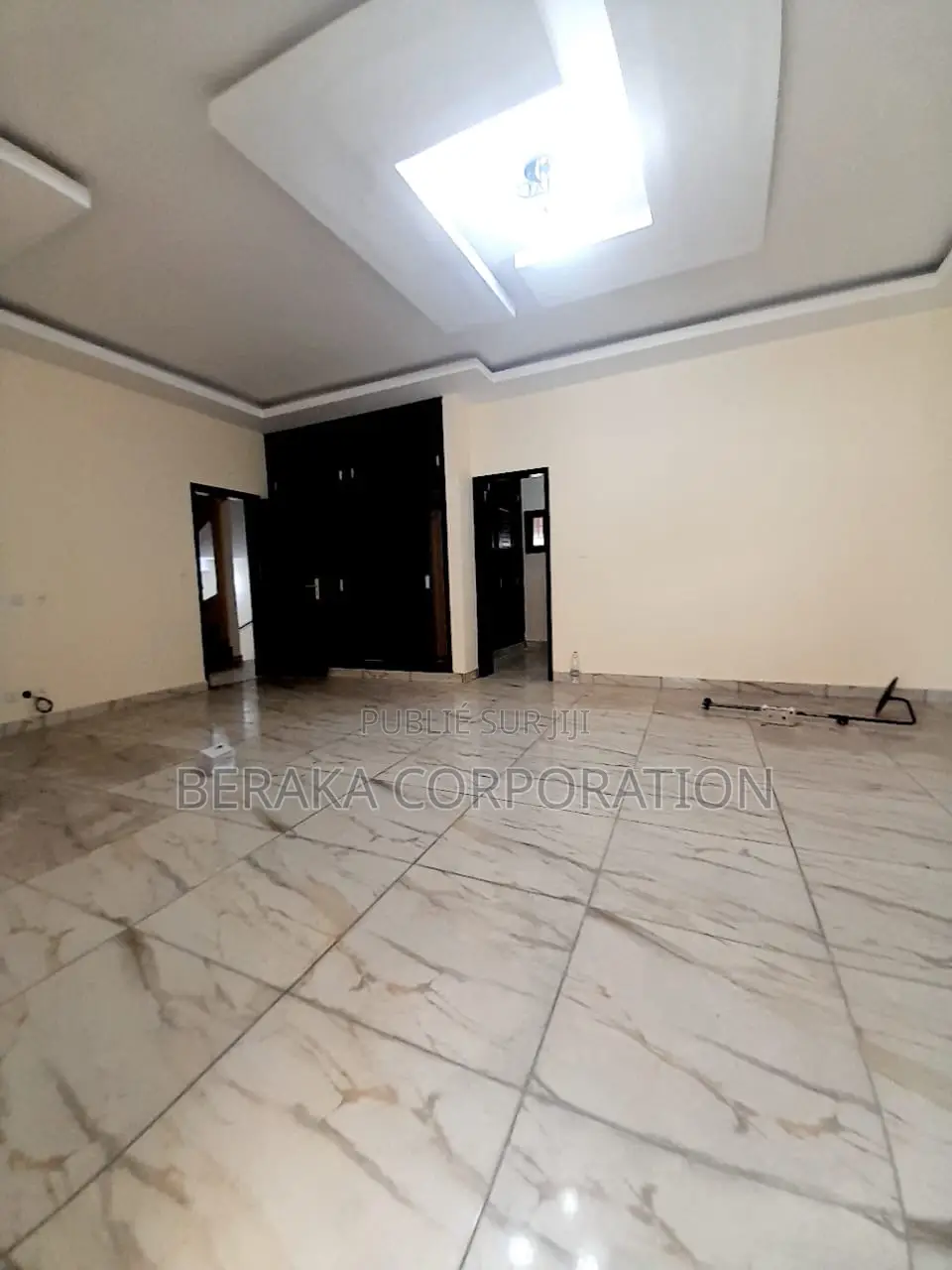 5chbre Duplex dans Beraka Corporation, Cocody à Louer