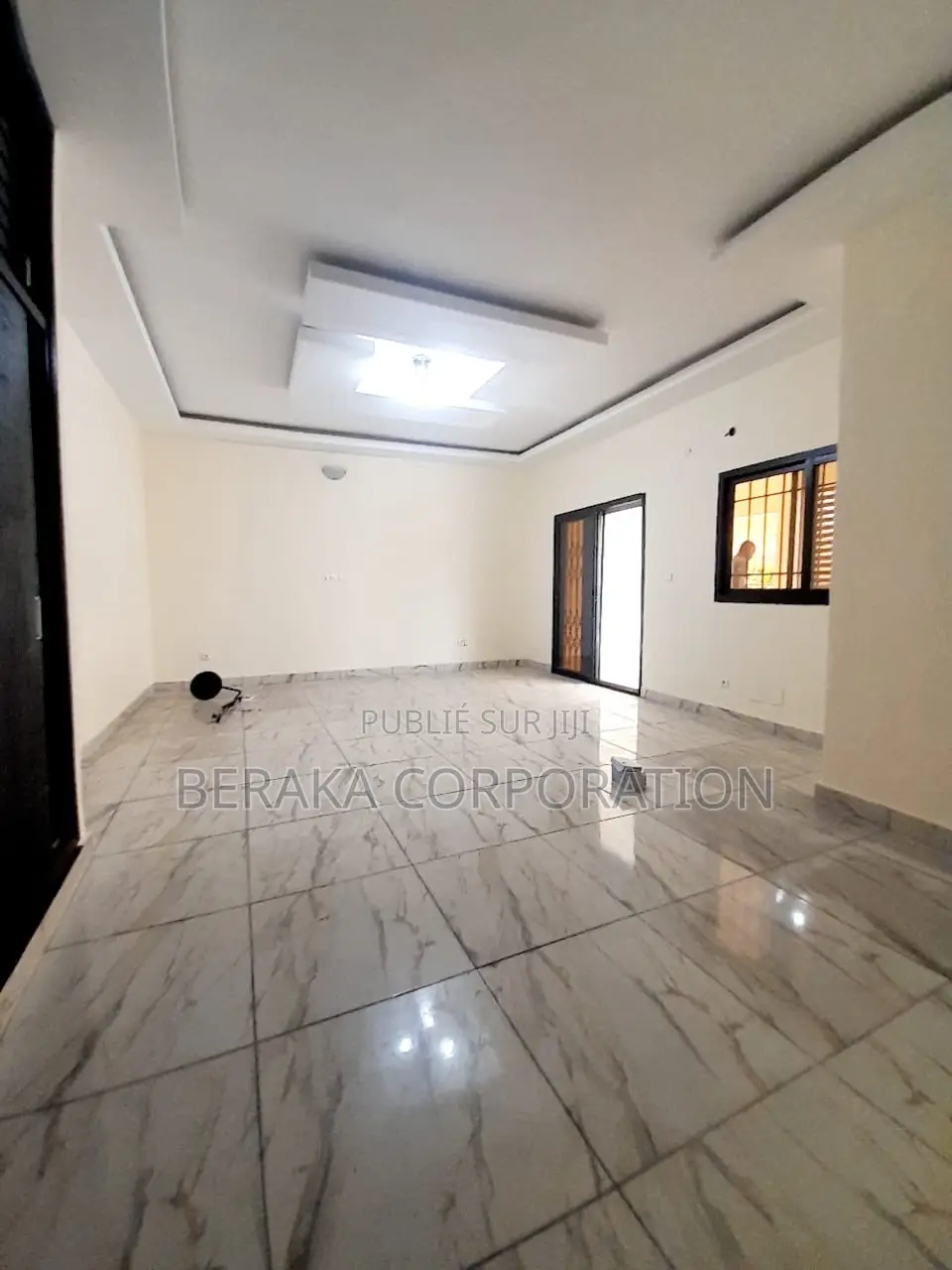 5chbre Duplex dans Beraka Corporation, Cocody à Louer