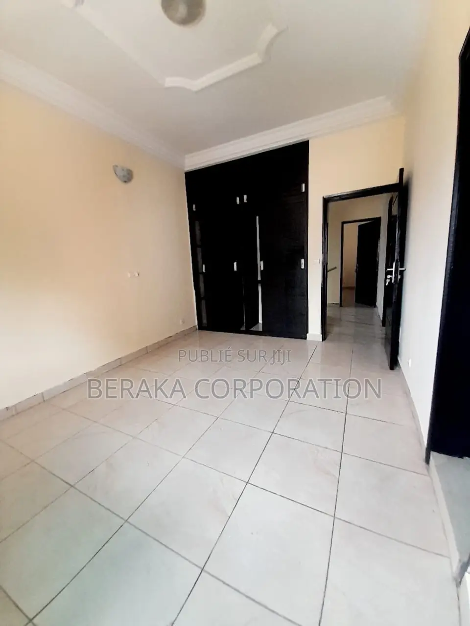 5chbre Duplex dans Beraka Corporation, Cocody à Louer