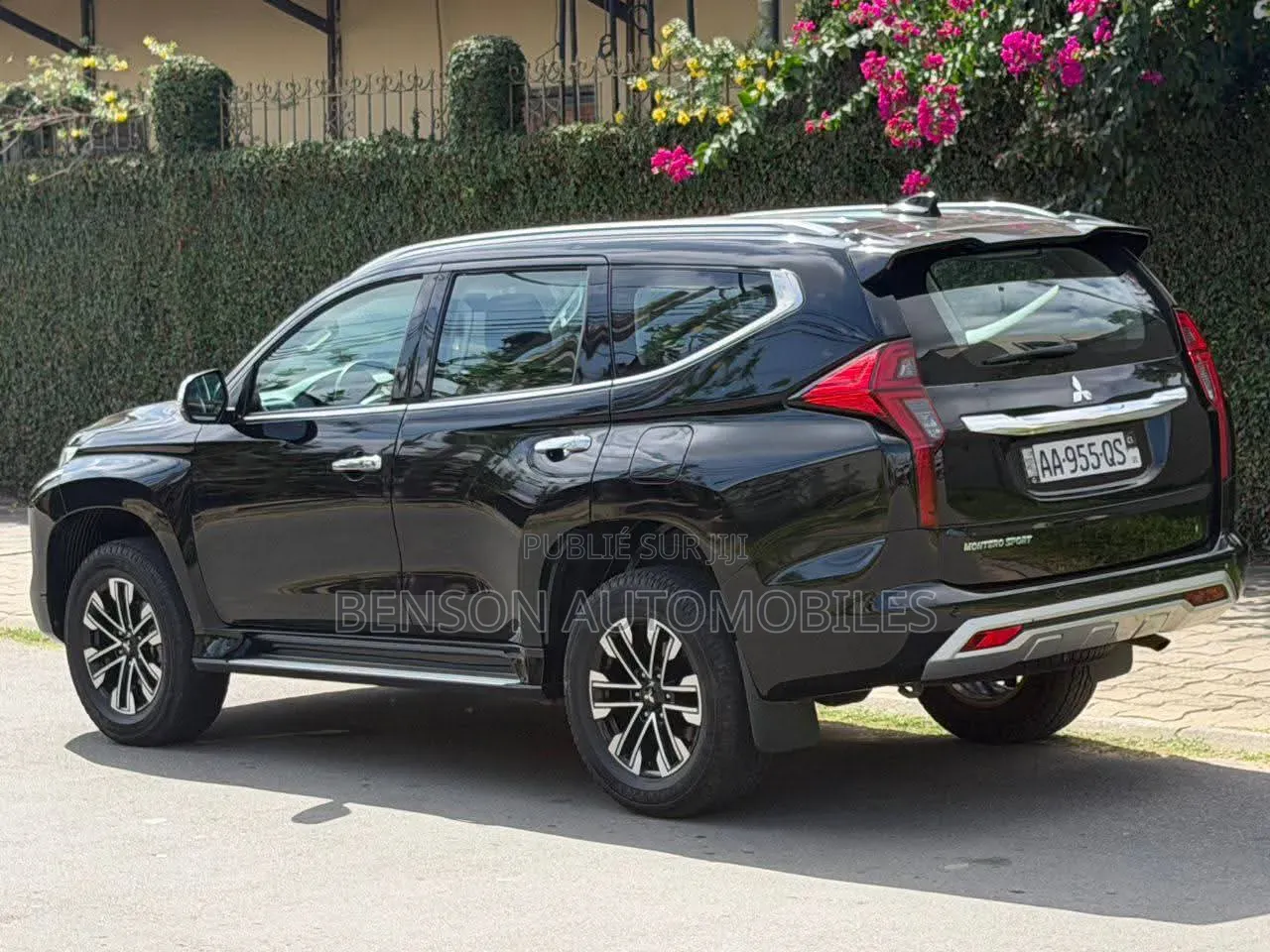 Mitsubishi Montero Sport 2025 Gris