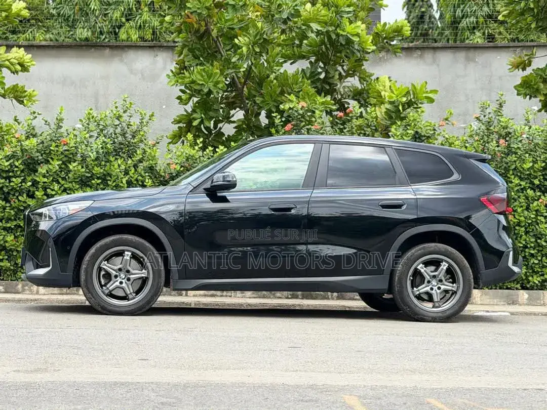 BMW X1 xDrive28i Sports Activity Vehicle 2025 Noir