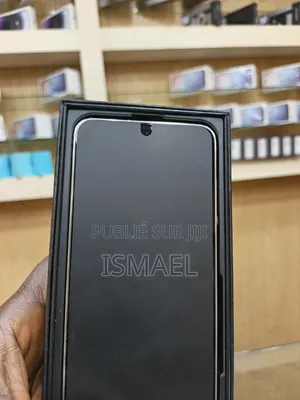 Nouveau Samsung Galaxy S23 256 GB Doré