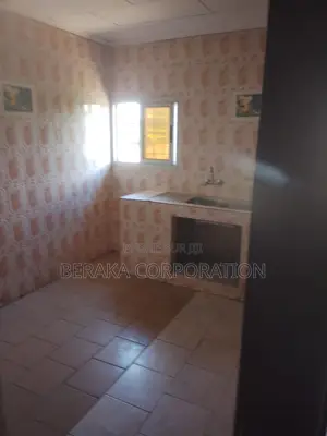 3chbre Maison dans Beraka Corporation, Cocody à Louer