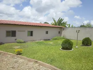 3chbre Maison dans Beraka Corporation, Cocody à Louer