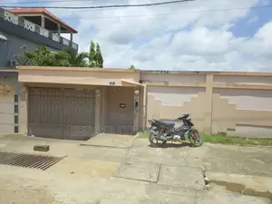 3chbre Maison dans Beraka Corporation, Cocody à Louer