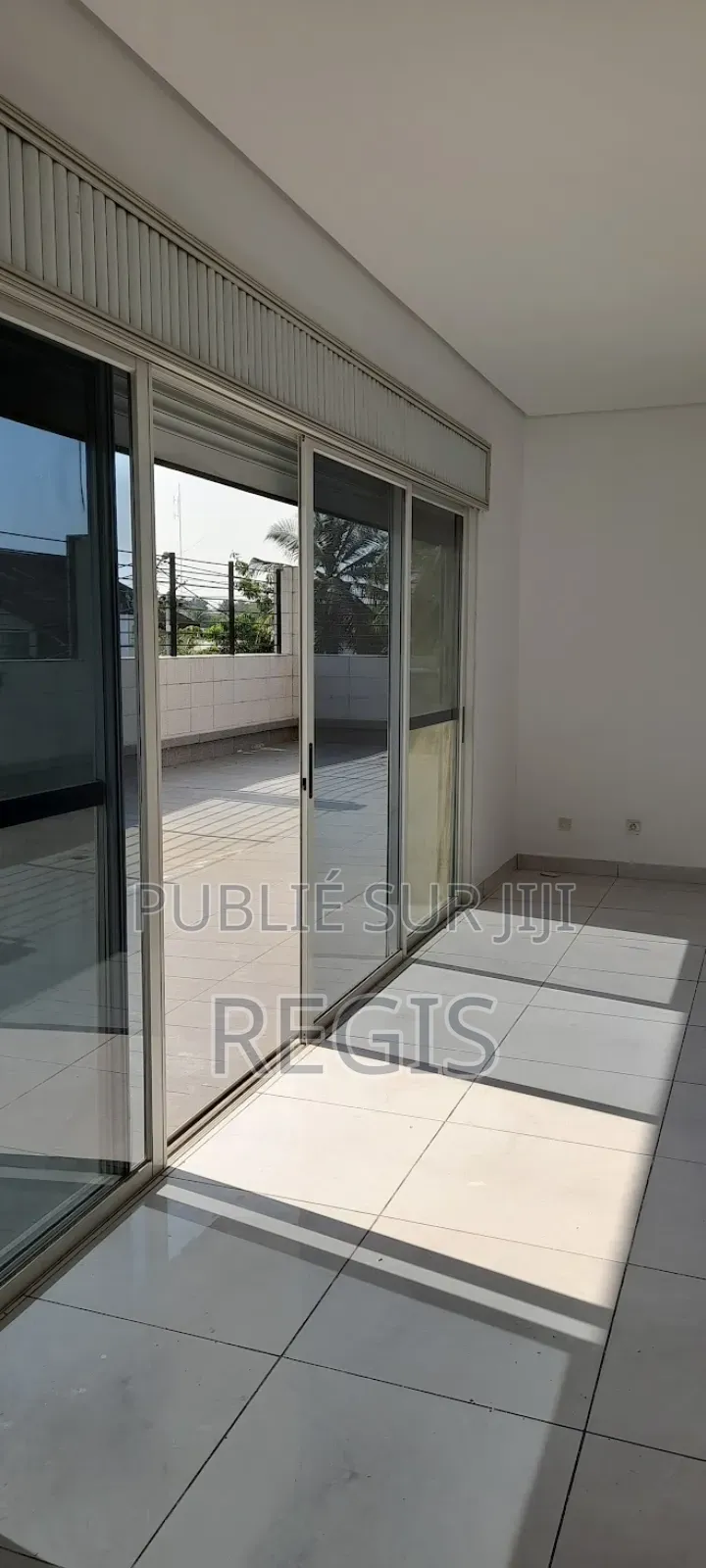 3chbre Appartement-terrasse dans Appartement, Cocody à Louer