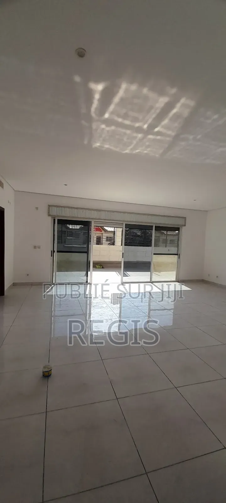 3chbre Appartement-terrasse dans Appartement, Cocody à Louer