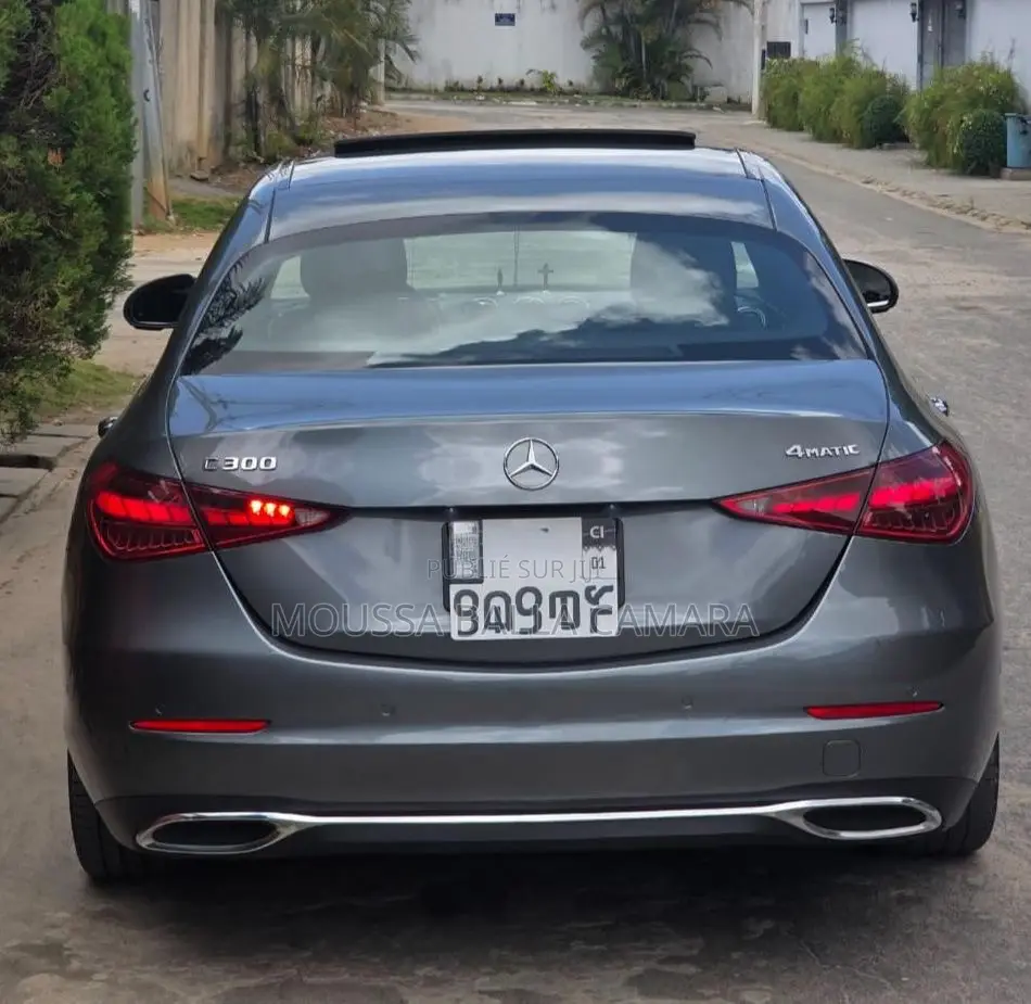 Mercedes-Benz C300 2022 Gris