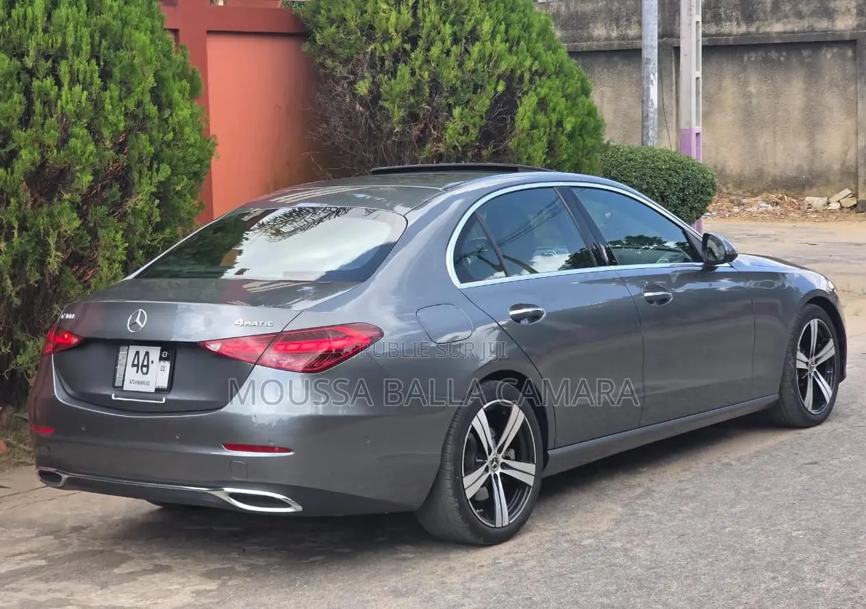 Mercedes-Benz C300 2022 Gris