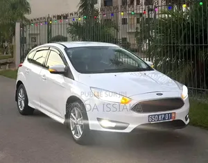 Ford Focus S dr Sedan (2.0L 4cyl 5M) 2017 Blanc cassé