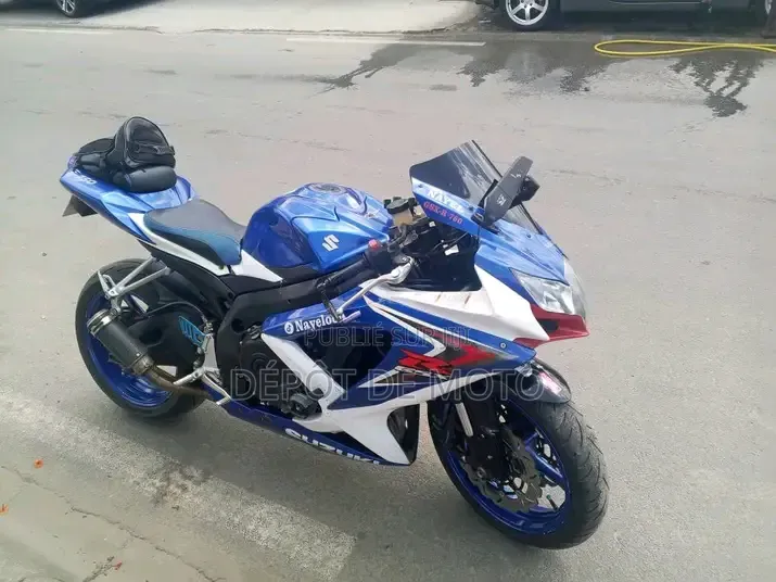 Nouveau Suzuki 750 2018 Bleu