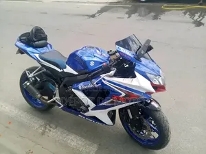 Nouveau Suzuki 750 2018 Bleu