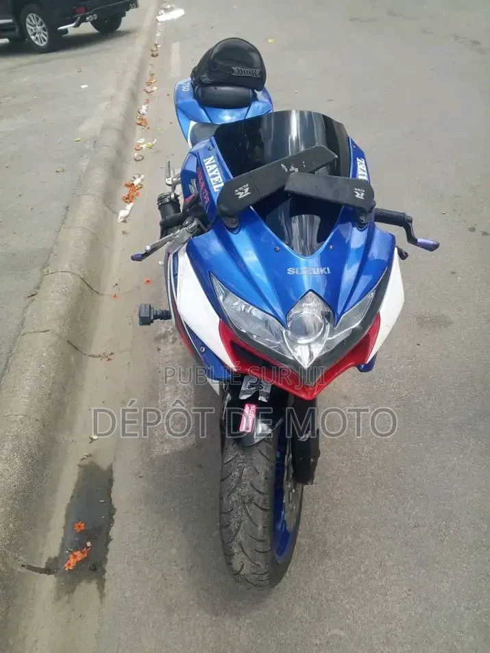 Nouveau Suzuki 750 2018 Bleu