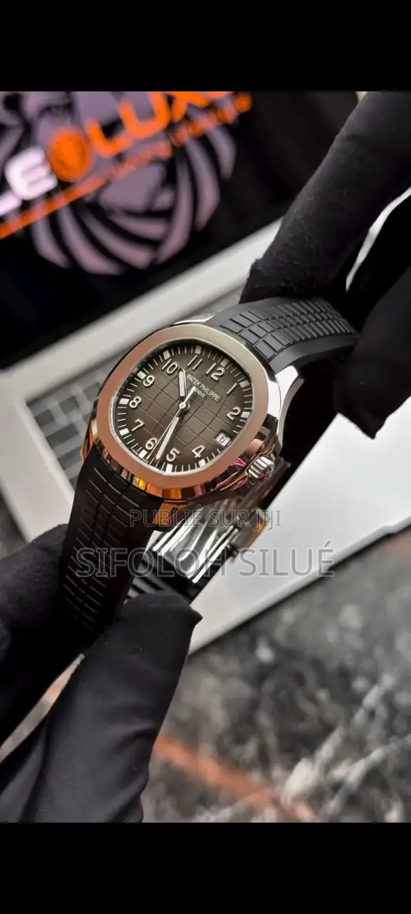 Montre Luxueuse Patek Philippe De La Collection Nautilus .