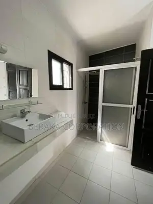 3chbre Duplex dans Beraka Corporation, Cocody à Louer