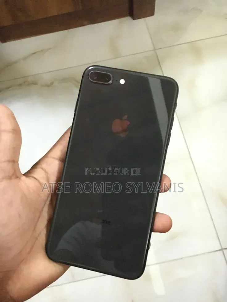 Nouveau Apple iPhone 8 Plus 64 GB Noir