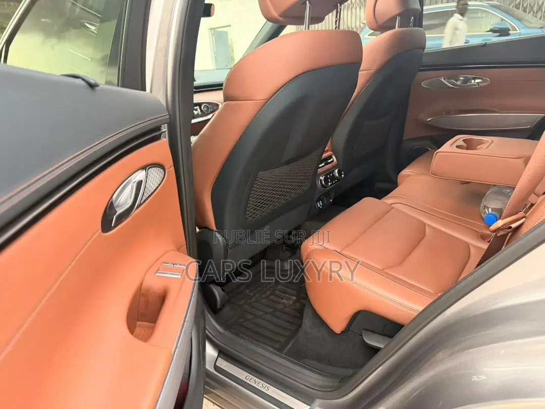Genesis GV70 2022 Gris