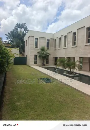 9chbre Villa dans Massa Immobilier, Cocody à Louer