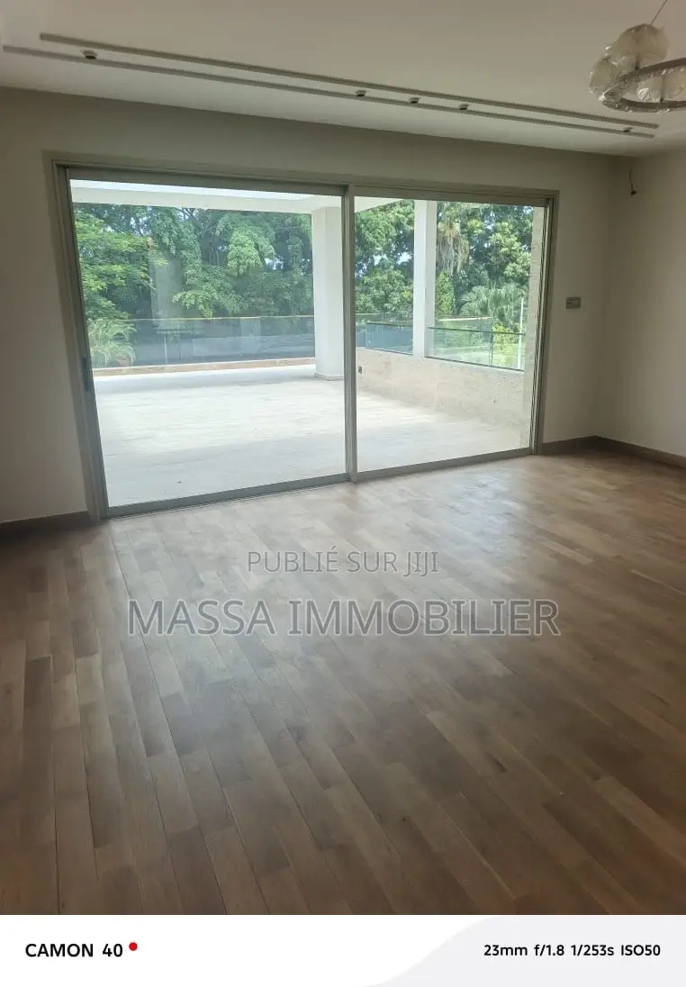 9chbre Villa dans Massa Immobilier, Cocody à Louer