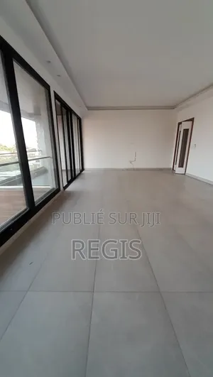 3chbre Appartement dans Haut Standing, Cocody à Louer