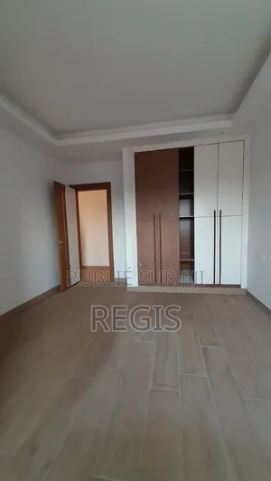 3chbre Appartement dans Haut Standing, Cocody à Louer