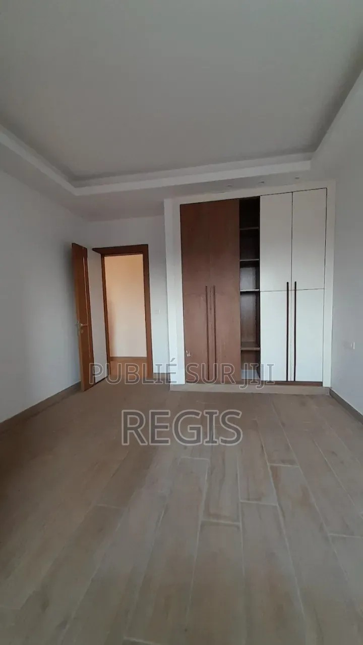 3chbre Appartement dans Haut Standing, Cocody à Louer