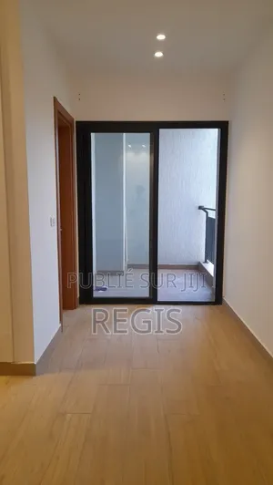 3chbre Appartement dans Haut Standing, Cocody à Louer