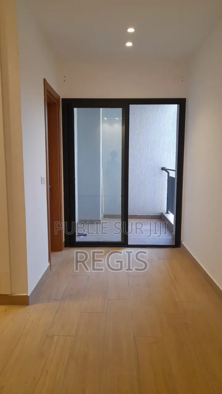 3chbre Appartement dans Haut Standing, Cocody à Louer