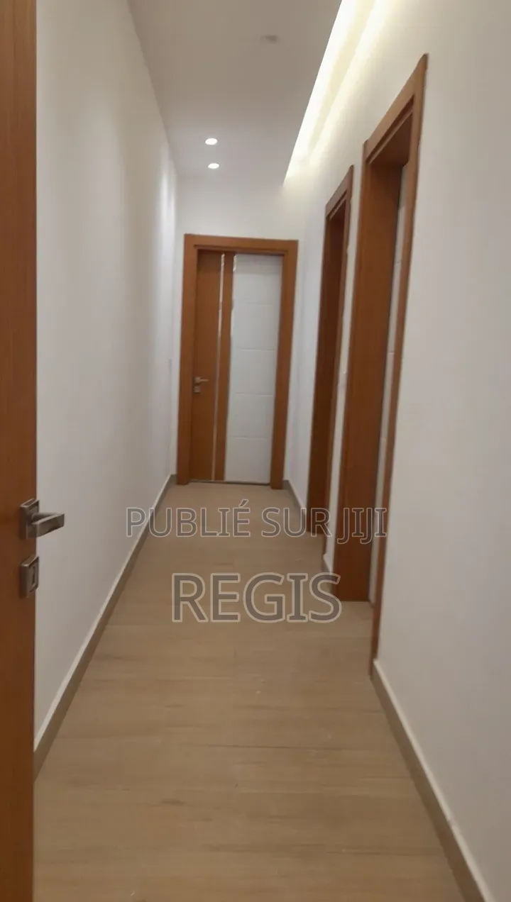 3chbre Appartement dans Haut Standing, Cocody à Louer