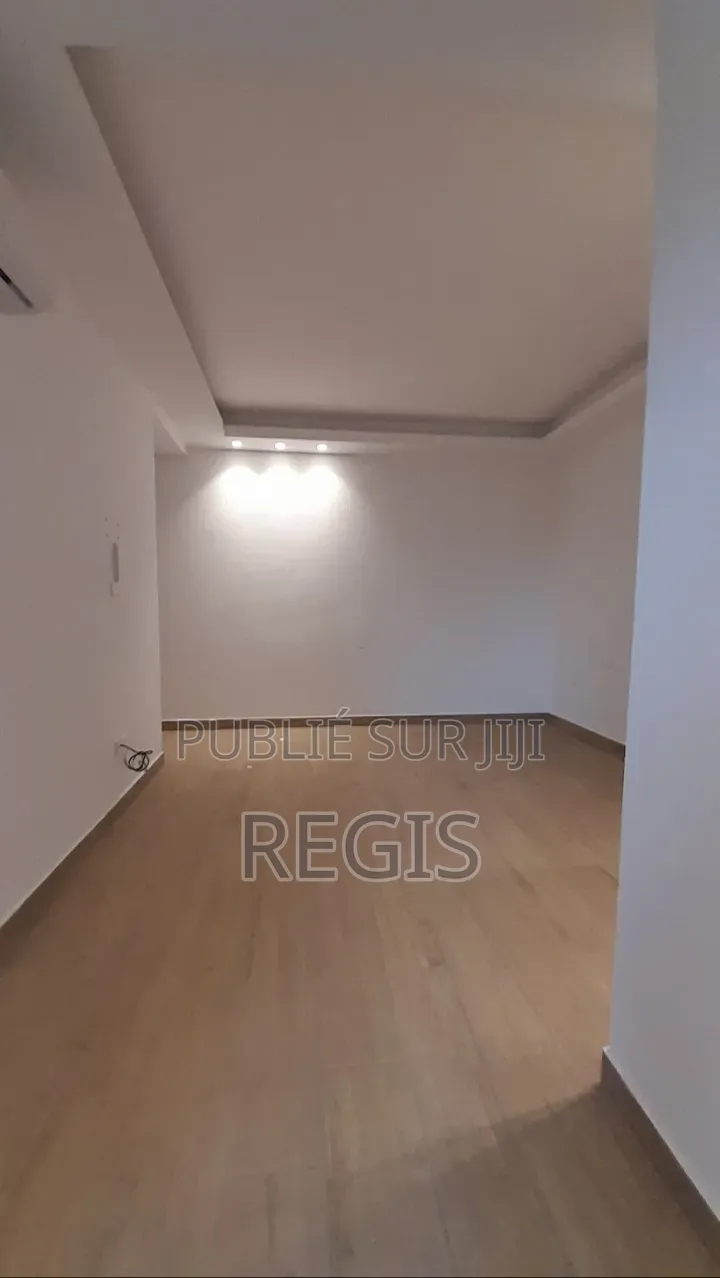 3chbre Appartement dans Haut Standing, Cocody à Louer