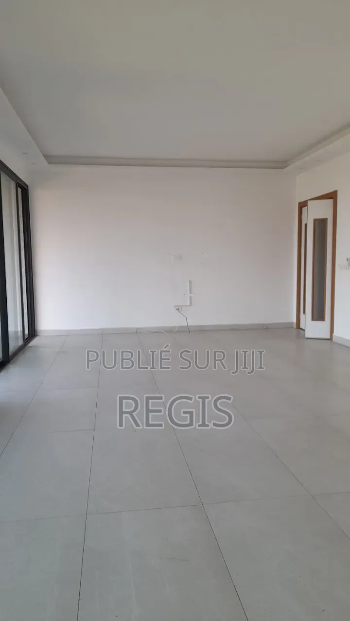 3chbre Appartement dans Haut Standing, Cocody à Louer