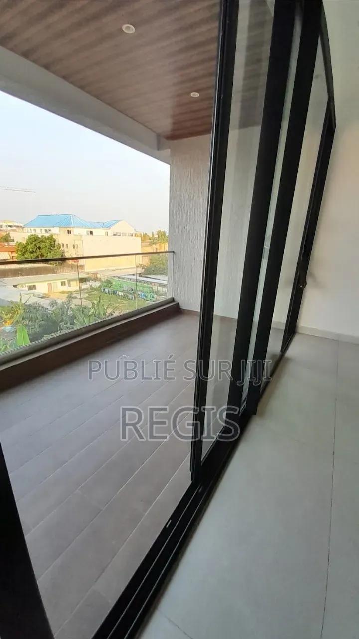 3chbre Appartement dans Haut Standing, Cocody à Louer