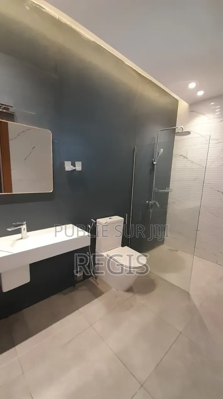 3chbre Appartement dans Haut Standing, Cocody à Louer