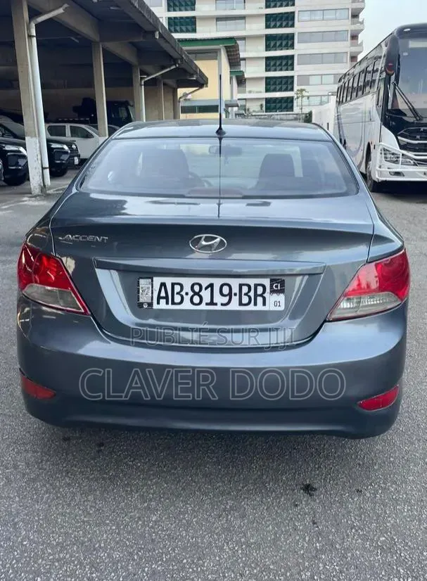 Hyundai Accent 2017 Gris