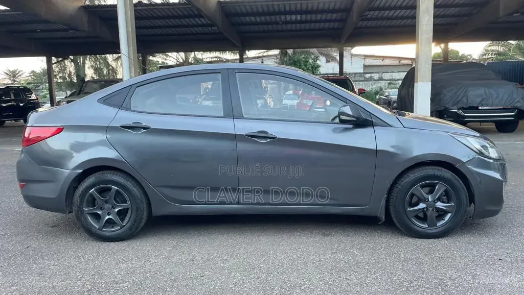 Hyundai Accent 2017 Gris