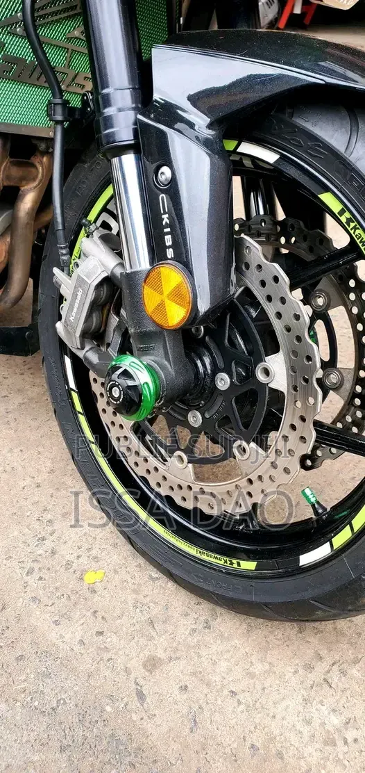 Kawasaki Z900 2016 Vert