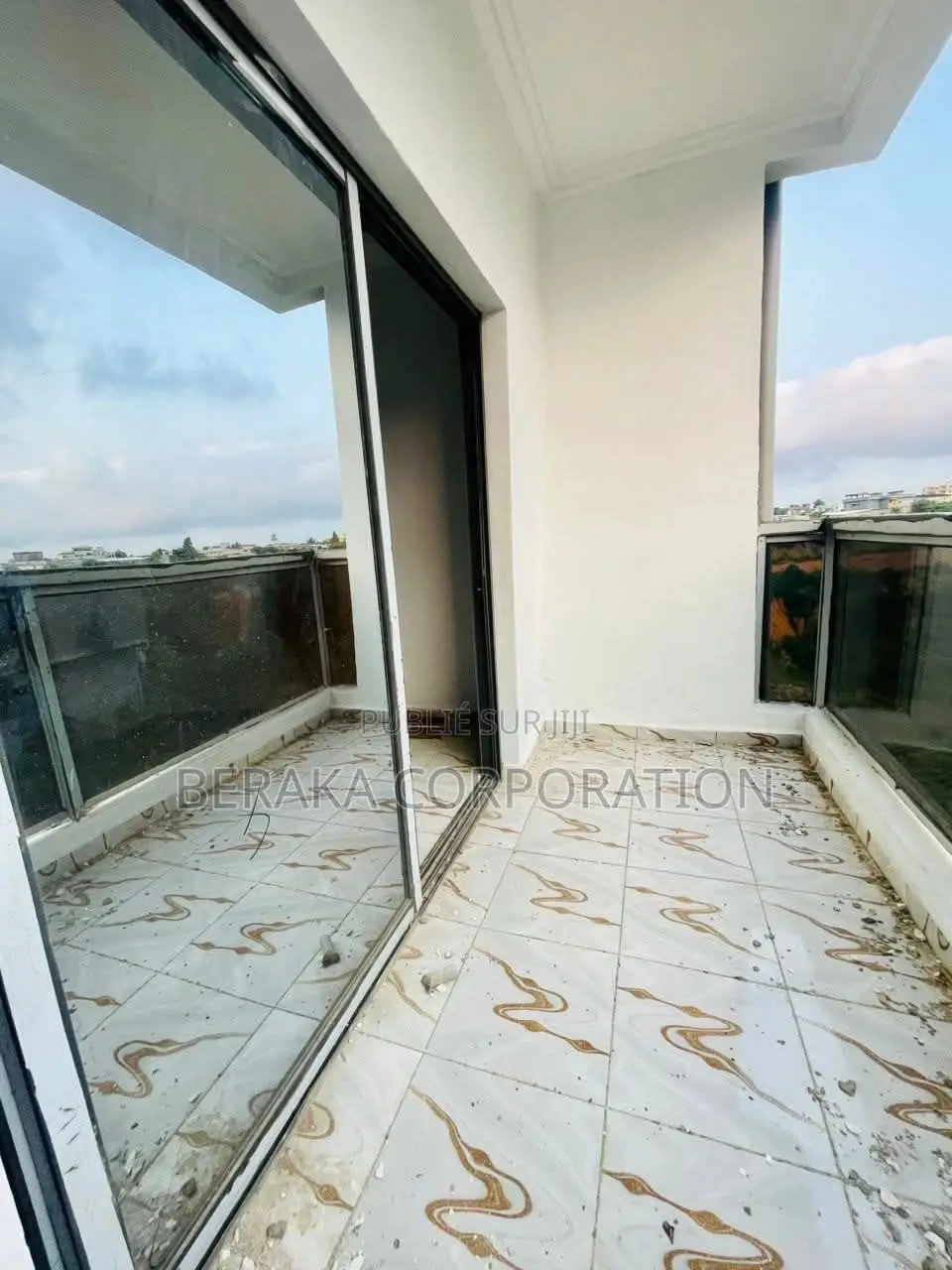 4chbre Appartement dans Beraka Corporation, Cocody à Vendre