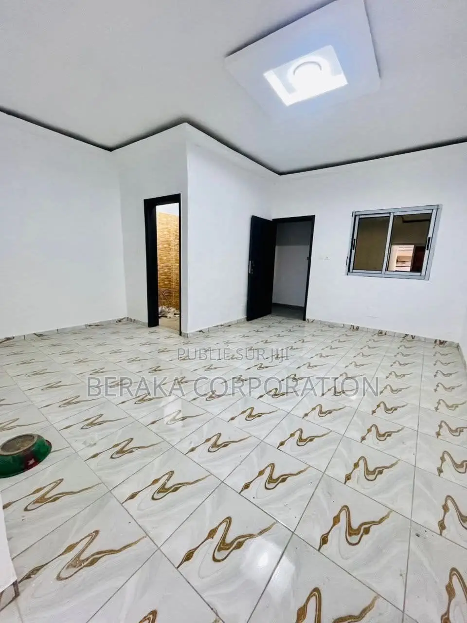 4chbre Appartement dans Beraka Corporation, Cocody à Vendre