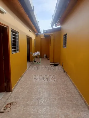 3chbre Villa dans Villa Basse, Cocody à Louer
