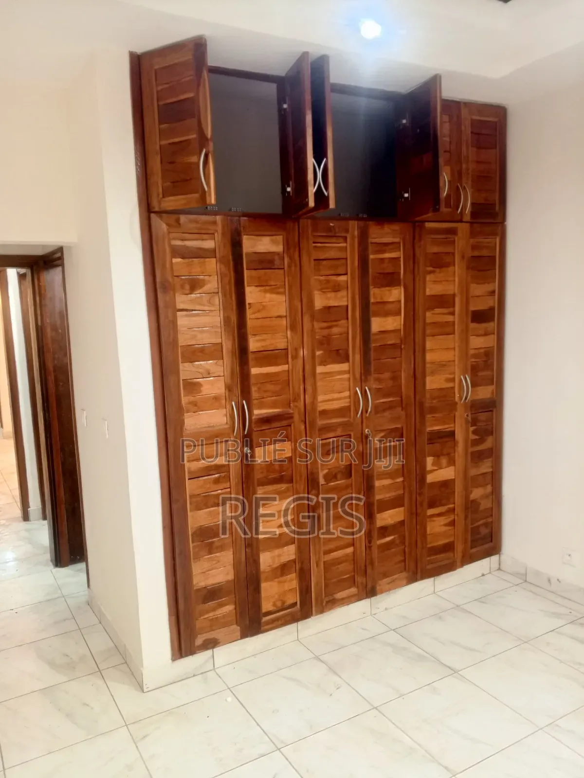 3chbre Villa dans Villa Basse, Cocody à Louer