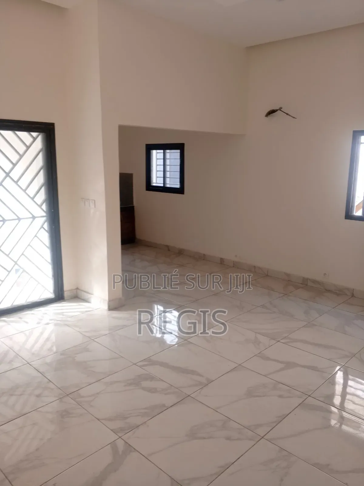3chbre Villa dans Villa Basse, Cocody à Louer