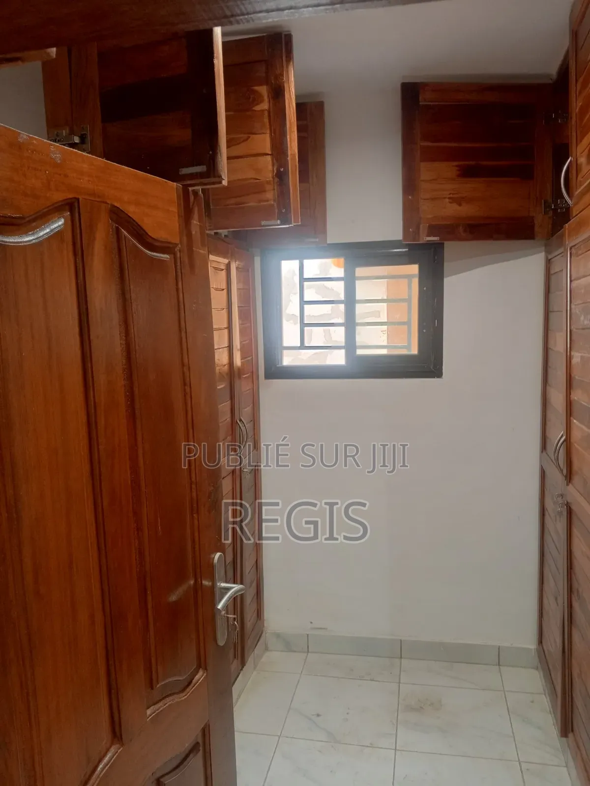 3chbre Villa dans Villa Basse, Cocody à Louer